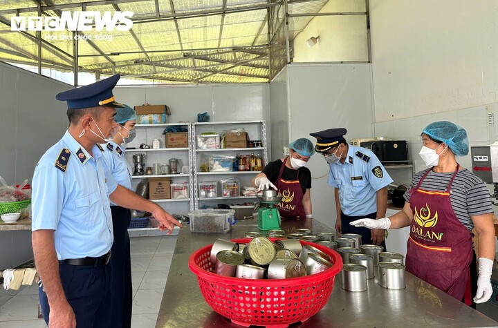 Vụ khâu nhục Lạng Sơn chỉ toàn xương, bì heo: Cơ sở sản xuất nói bị mạo danh- Ảnh 2. Vụ khâu nhục Lạng Sơn chỉ toàn xương, bì heo: Cơ sở sản xuất nói bị mạo danh- Ảnh 2.