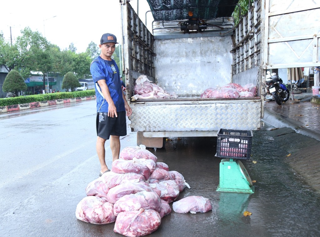 Bất ngờ kiểm tra 5 địa điểm trong chuyên án lớn: Bắt người bán thịt Nguyễn Thị Thu Phượng SN 1975 - Ảnh 4.