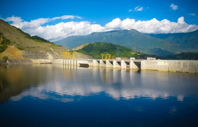 Việt Nam sở hữu "kỳ quan" trong lòng núi: Khoét 600m đá, đặt tổ hợp công nghệ phát dòng điện 87,6 tỷ kWh- Ảnh 1. Việt Nam sở hữu "kỳ quan" trong lòng núi: Khoét 600m đá, đặt tổ hợp công nghệ phát dòng điện 87,6 tỷ kWh- Ảnh 1.