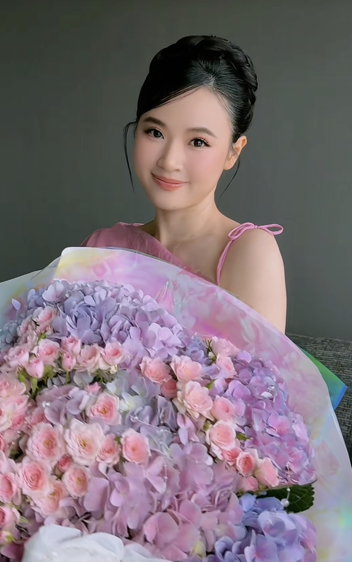 Cô trợ lý được Phó Chủ tịch DUYTAN Group Minh Đạt gửi hoa đến tận nhà- Ảnh 1.