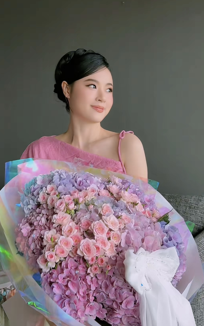 Cô trợ lý được Phó Chủ tịch DUYTAN Group Minh Đạt gửi hoa đến tận nhà- Ảnh 2.