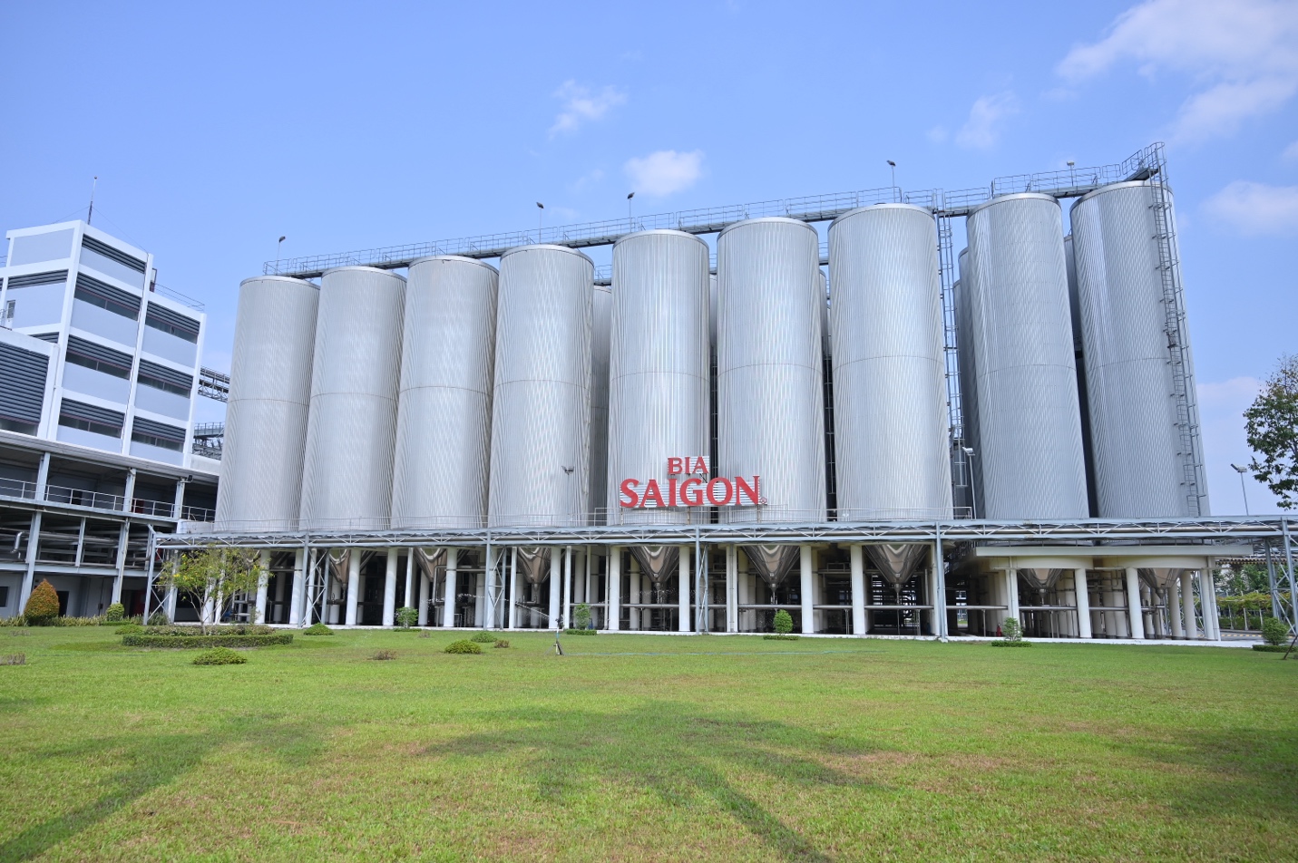 SABECO được vinh danh Top 10 Thương hiệu Mạnh Việt Nam - Ảnh 1.