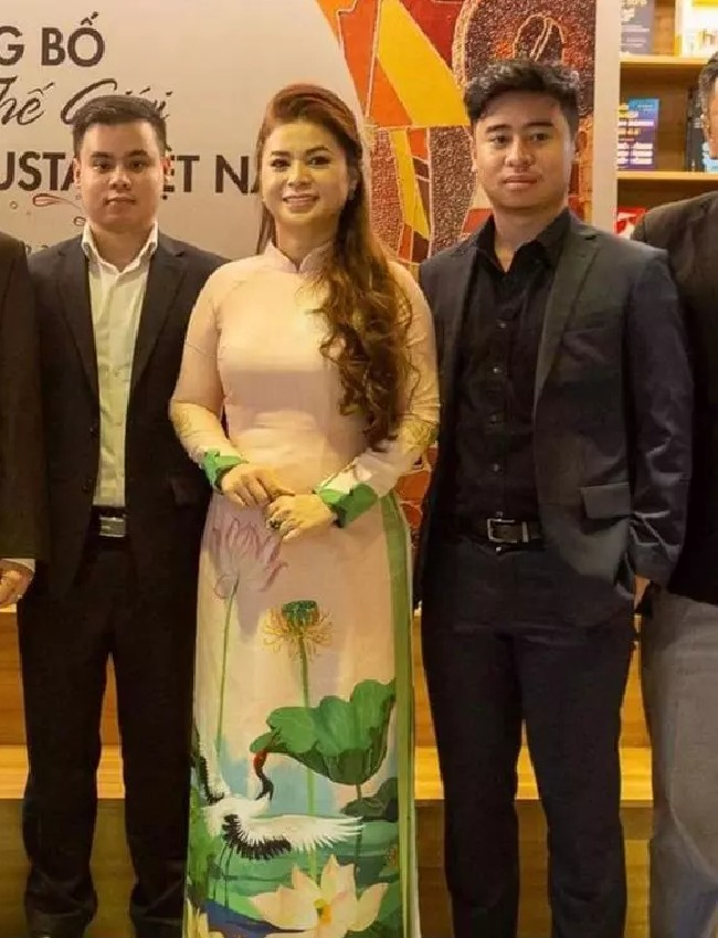 Vì sao cả 4 người con của ông Đặng Lê Nguyên Vũ và bà Lê Hoàng Diệp Thảo đều mang chung 1 tên? - Ảnh 3.