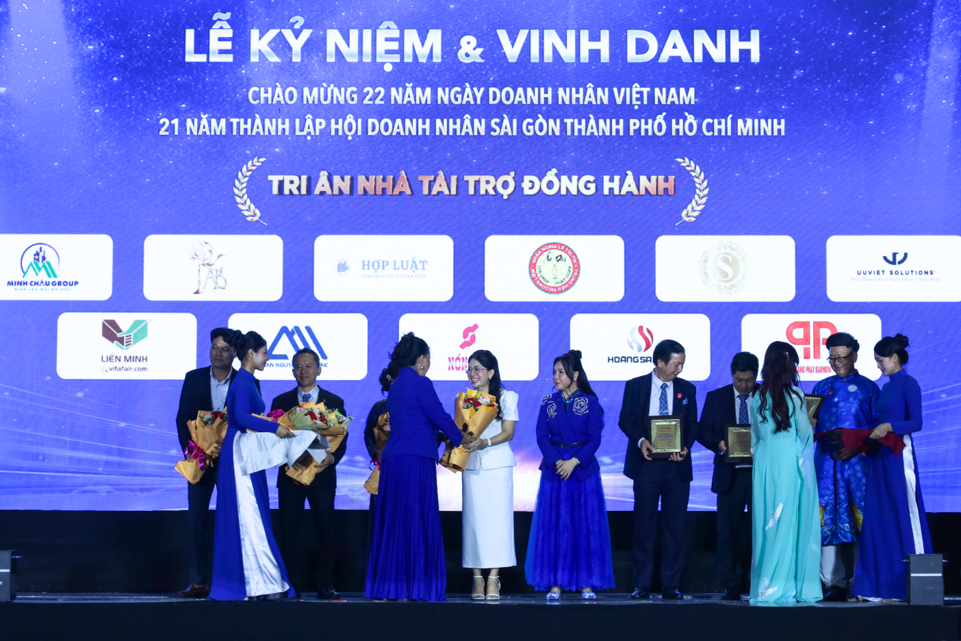 Doanh nhân kiến tạo thương hiệu 2026: Dấu ấn bản lĩnh của nữ CEO Uuviet Solutions - Ảnh 3. Doanh nhân kiến tạo thương hiệu 2026: Dấu ấn bản lĩnh của nữ CEO Uuviet Solutions - Ảnh 3.