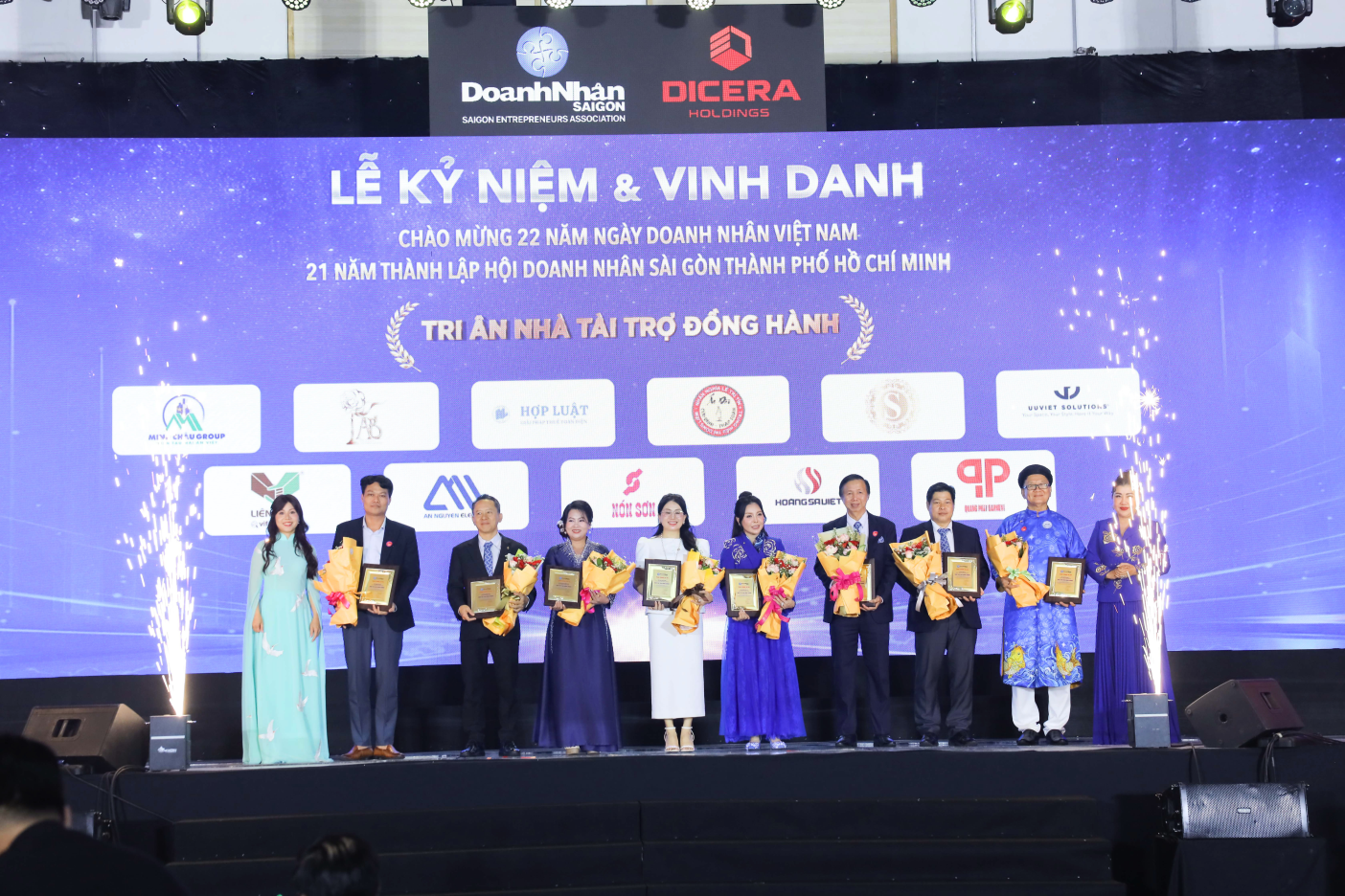 Doanh nhân kiến tạo thương hiệu 2026: Dấu ấn bản lĩnh của nữ CEO Uuviet Solutions - Ảnh 4. Doanh nhân kiến tạo thương hiệu 2026: Dấu ấn bản lĩnh của nữ CEO Uuviet Solutions - Ảnh 4.