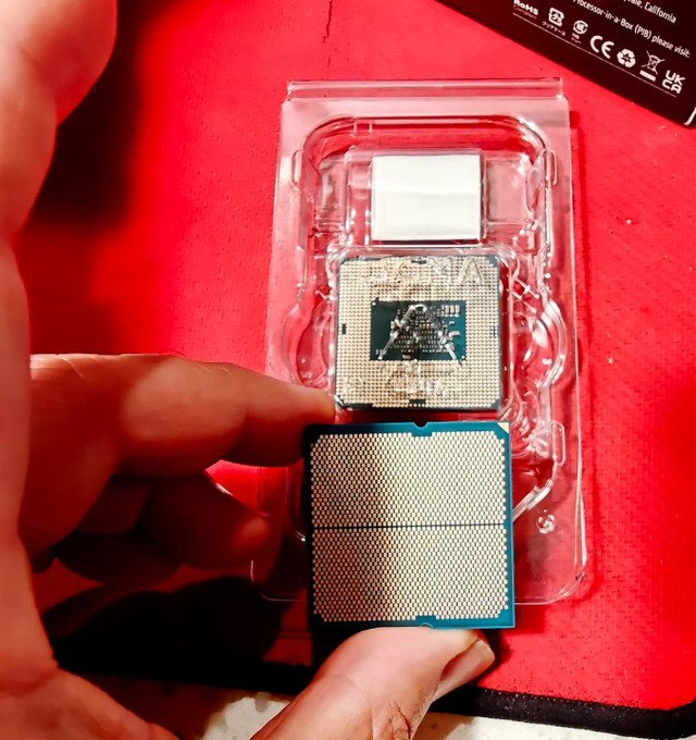 Tưởng mua Ryzen cao cấp, khách hàng nhận CPU Intel cũ “đè tem” AMD- Ảnh 2. Tưởng mua Ryzen cao cấp, khách hàng nhận CPU Intel cũ “đè tem” AMD- Ảnh 2.