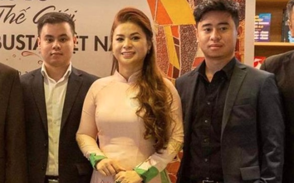 4 người con cùng được đặt chung 1 tên của ông Đặng Lê Nguyên Vũ và bà Lê Hoàng Diệp Thảo