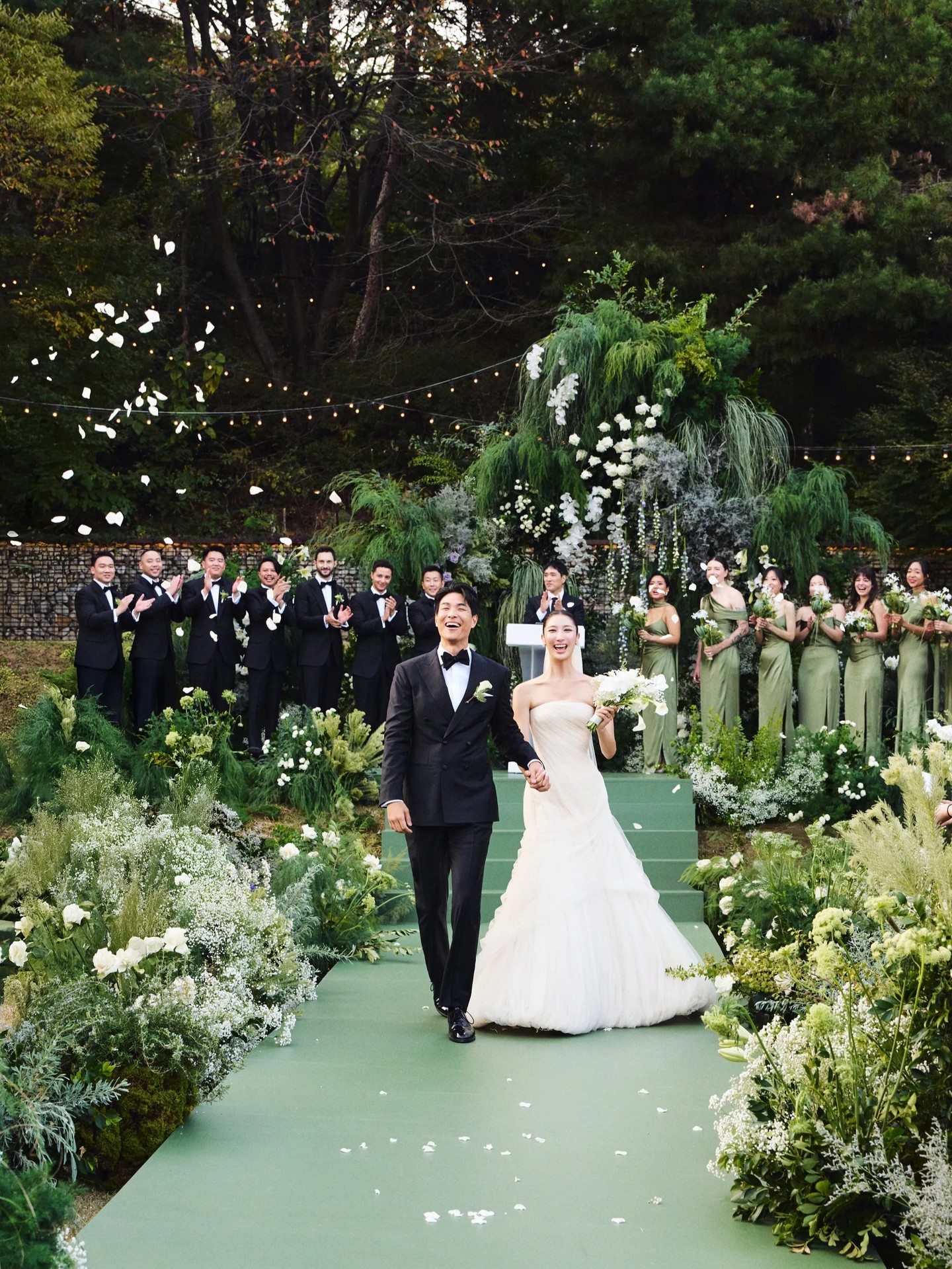 Đám cưới đẹp như mơ của cặp đôi nổi tiếng showbiz, đây mới đúng là "môn đăng hộ đối"- Ảnh 3.