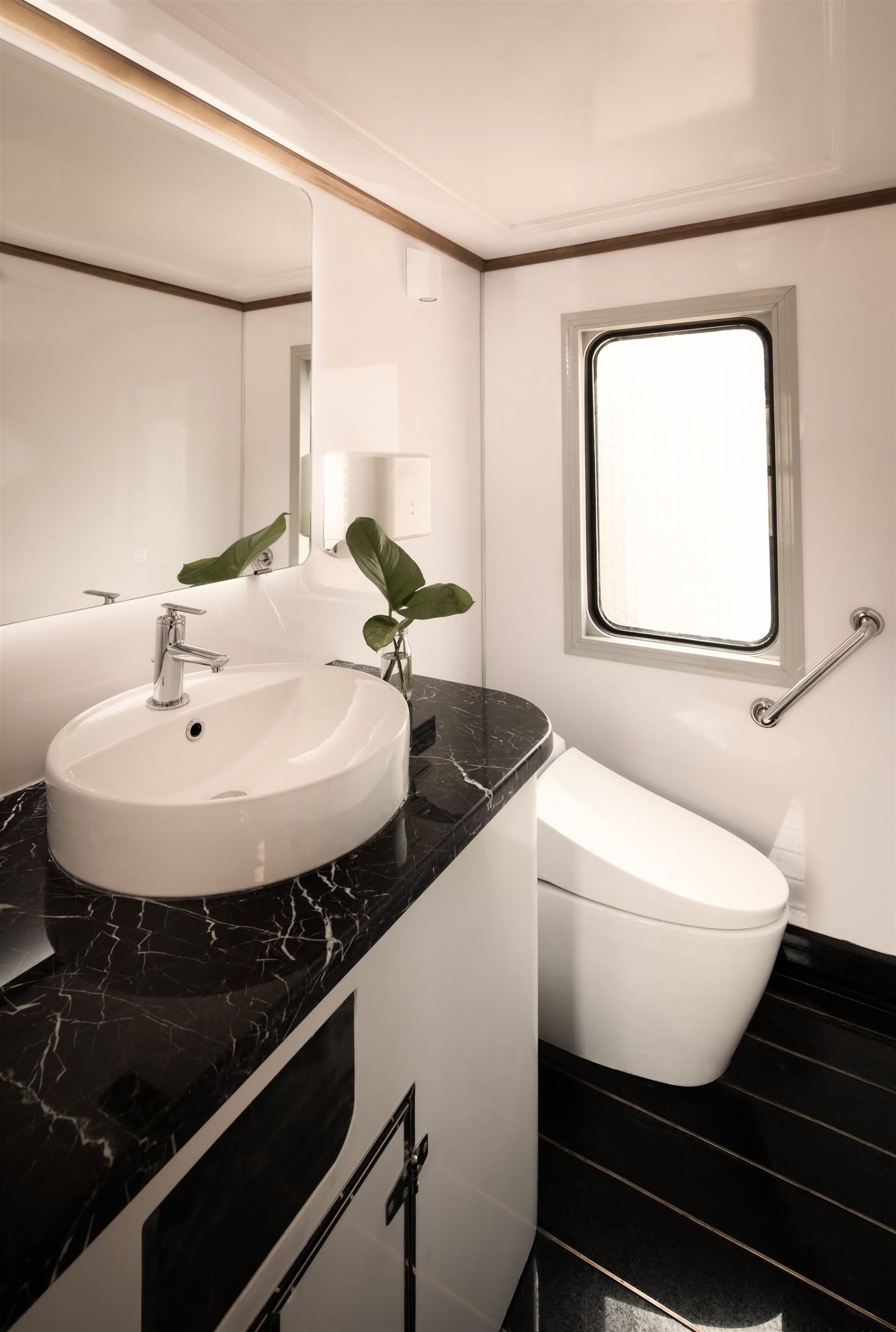 Việt Nam có 1 chuyến tàu hỏa vừa được tạp chí Mỹ vinh danh trong top đẹp nhất thế giới: Giá lên đến 12 triệu đồng/chiều, chỉ phục vụ 12 khách mỗi lượt - Ảnh 5.