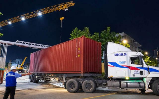 Xuyên đêm đón siêu máy xạ trị 2.000 tỷ đồng từ Mỹ về: 'Đại gia' Việt là người thứ 2 trên toàn cầu và đầu tiên tại Châu Á đặt mua