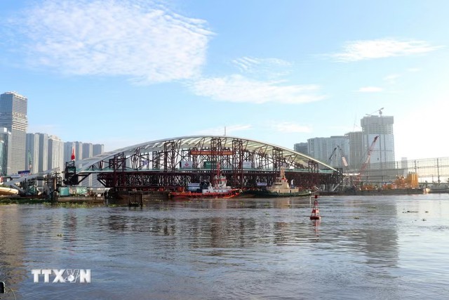 Tất cả kỹ sư, công nhân tham gia hợp long 3.400 tấn thép ở sông Sài Gòn nhận quà 300 triệu đồng- Ảnh 4.