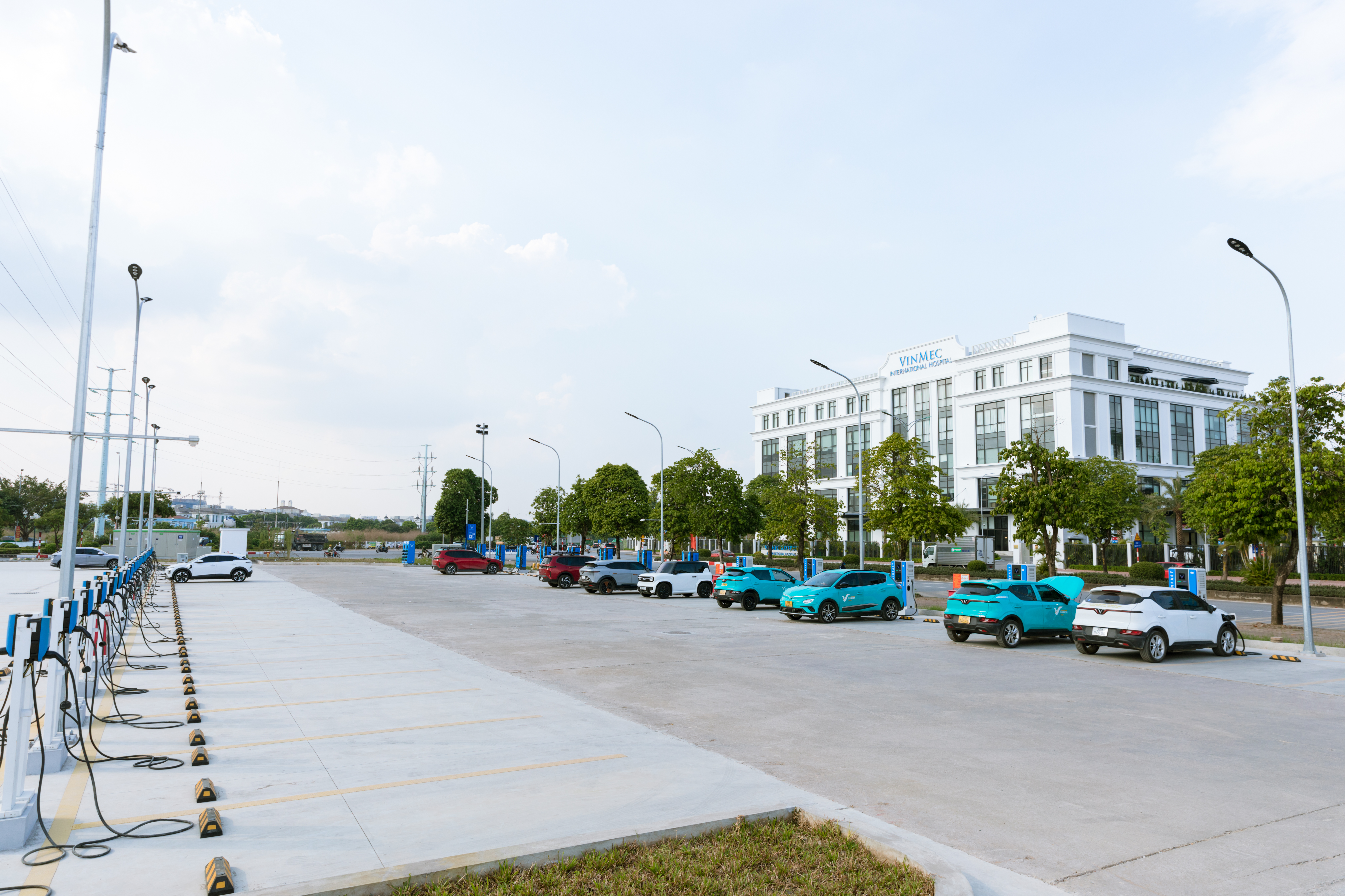 Việt Nam vừa có trạm sạc rộng gần 3 ha, hơn 1.000 ô tô sạc cùng lúc - đã lớn nhất thế giới chưa?- Ảnh 5. Việt Nam vừa có trạm sạc rộng gần 3 ha, hơn 1.000 ô tô sạc cùng lúc - đã lớn nhất thế giới chưa?- Ảnh 5.