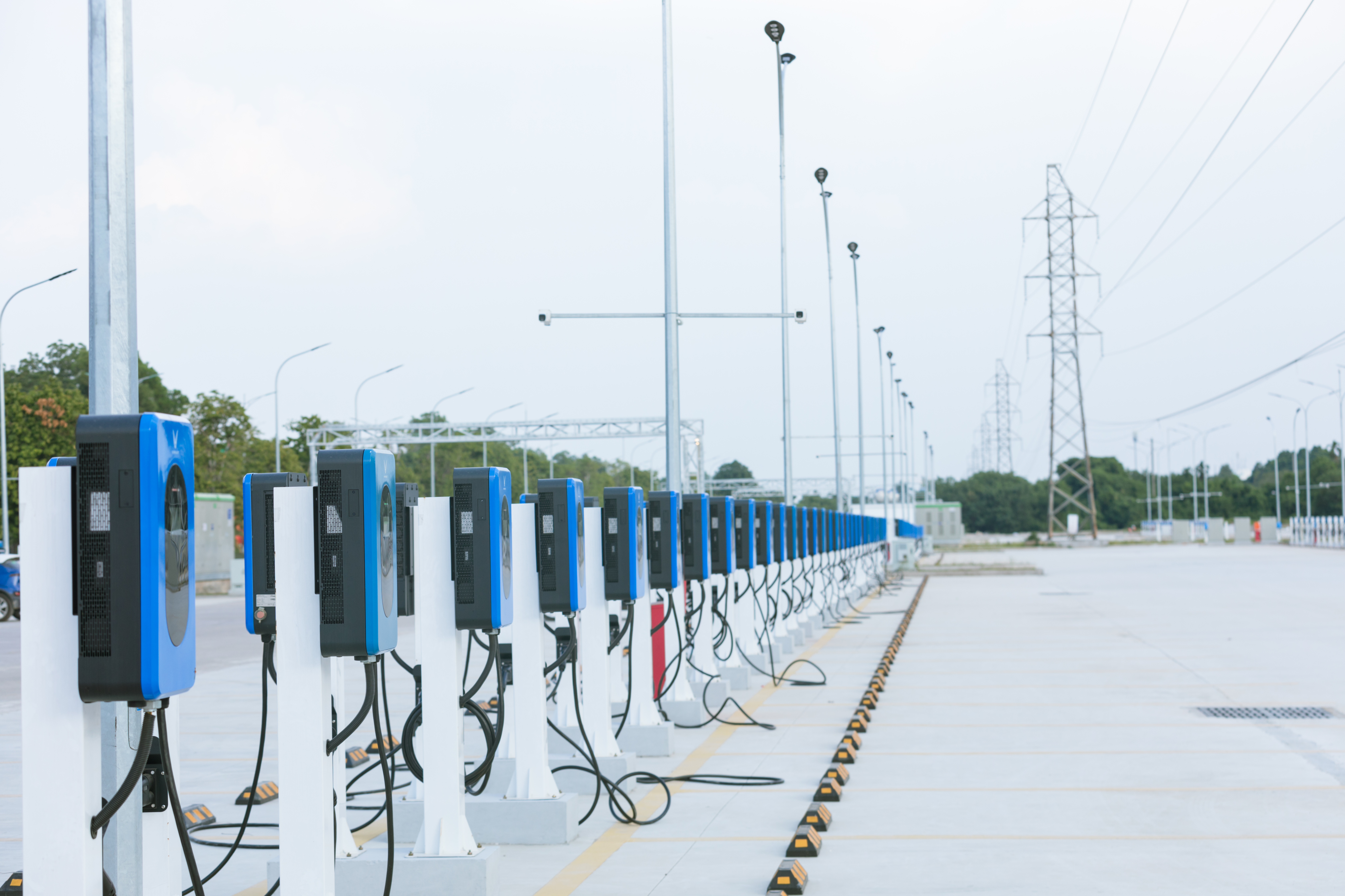 Việt Nam vừa có trạm sạc rộng gần 3 ha, hơn 1.000 ô tô sạc cùng lúc - đã lớn nhất thế giới chưa?- Ảnh 1. Việt Nam vừa có trạm sạc rộng gần 3 ha, hơn 1.000 ô tô sạc cùng lúc - đã lớn nhất thế giới chưa?- Ảnh 1.