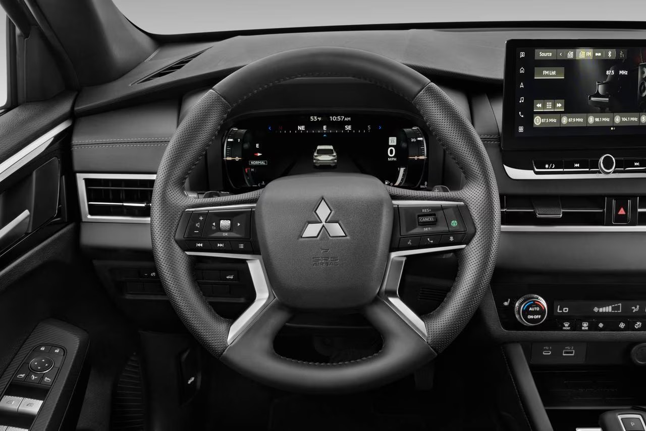Mitsubishi Outlander thế hệ mới lộ diện tại Việt Nam: Có AWD, màn hình cỡ lớn, nội thất bọc da toàn bộ- Ảnh 13. Mitsubishi Outlander thế hệ mới lộ diện tại Việt Nam: Có AWD, màn hình cỡ lớn, nội thất bọc da toàn bộ- Ảnh 13.