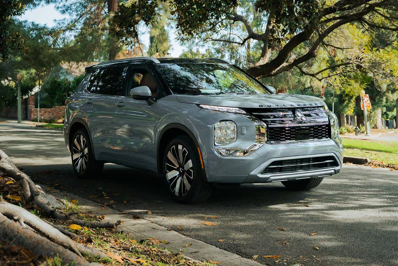 Mitsubishi Outlander thế hệ mới lộ diện tại Việt Nam: Có AWD, màn hình cỡ lớn, nội thất bọc da toàn bộ- Ảnh 10. Mitsubishi Outlander thế hệ mới lộ diện tại Việt Nam: Có AWD, màn hình cỡ lớn, nội thất bọc da toàn bộ- Ảnh 10.