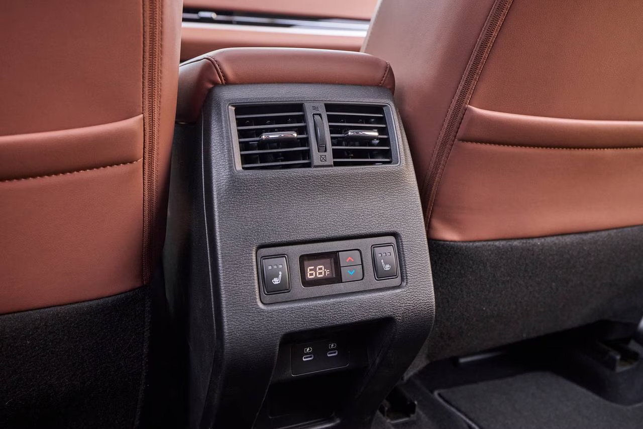 Mitsubishi Outlander thế hệ mới lộ diện tại Việt Nam: Có AWD, màn hình cỡ lớn, nội thất bọc da toàn bộ- Ảnh 15. Mitsubishi Outlander thế hệ mới lộ diện tại Việt Nam: Có AWD, màn hình cỡ lớn, nội thất bọc da toàn bộ- Ảnh 15.