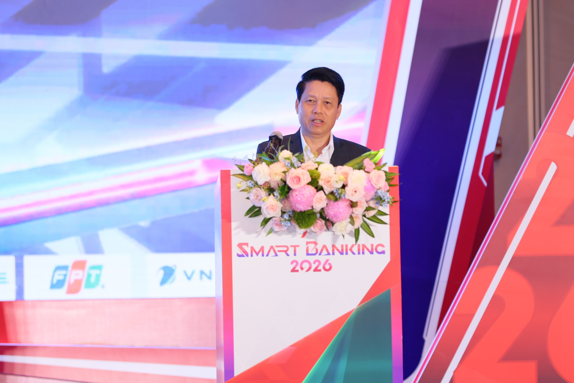 Phó Thống đốc NHNN Phạm Tiến Dũng: "AI phải mang lại hiệu quả thực chất, tránh biến AI thành một chiếc áo khoác đẹp khoác lên người" - Ảnh 2.