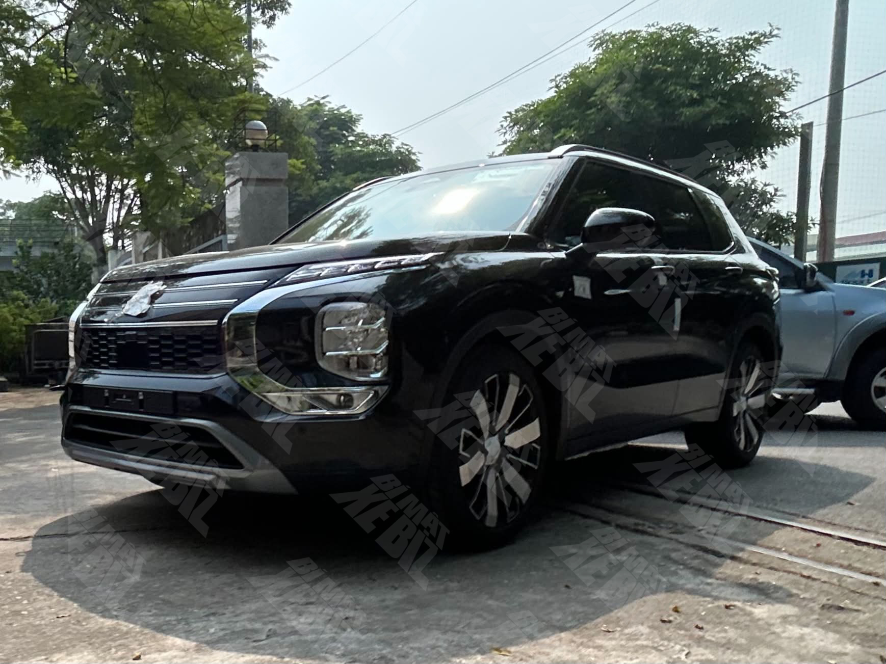 Mitsubishi Outlander thế hệ mới lộ diện tại Việt Nam: Có AWD, màn hình cỡ lớn, nội thất bọc da toàn bộ- Ảnh 2. Mitsubishi Outlander thế hệ mới lộ diện tại Việt Nam: Có AWD, màn hình cỡ lớn, nội thất bọc da toàn bộ- Ảnh 2.