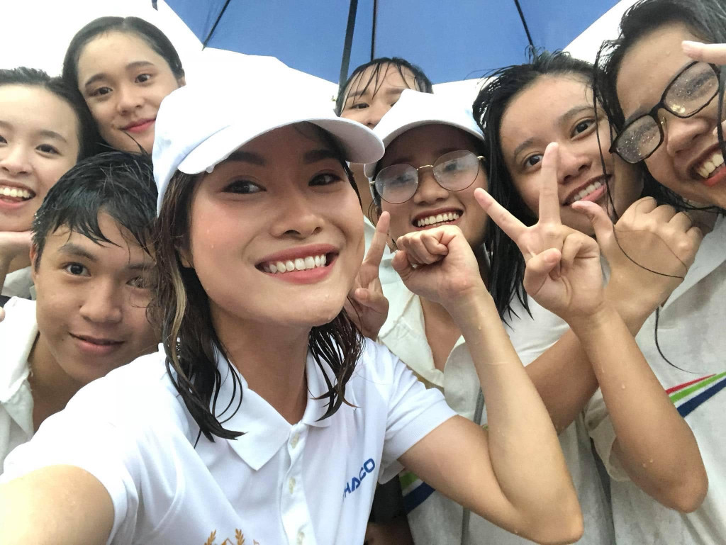 Nữ MC SN 1992 6 lần dẫn Chung kết Olympia thì 3 lần có Quán quân, từng là Hoa khôi khoa Quản trị kinh doanh của Ngoại thương- Ảnh 2. Nữ MC SN 1992 6 lần dẫn Chung kết Olympia thì 3 lần có Quán quân, từng là Hoa khôi khoa Quản trị kinh doanh của Ngoại thương- Ảnh 2.