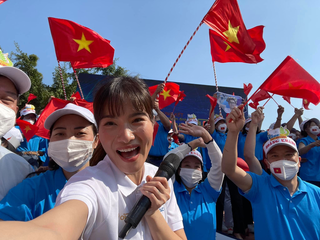 Nữ MC SN 1992 6 lần dẫn Chung kết Olympia thì 3 lần có Quán quân, từng là Hoa khôi khoa Quản trị kinh doanh của Ngoại thương- Ảnh 3. Nữ MC SN 1992 6 lần dẫn Chung kết Olympia thì 3 lần có Quán quân, từng là Hoa khôi khoa Quản trị kinh doanh của Ngoại thương- Ảnh 3.