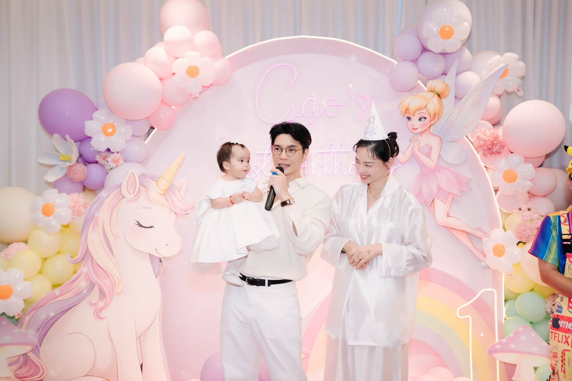 Con gái Ngô Thanh Vân vừa bập bẹ tập nói đã nhớ hết tên 10 “bạn thân” trong nhà - Ảnh 6.