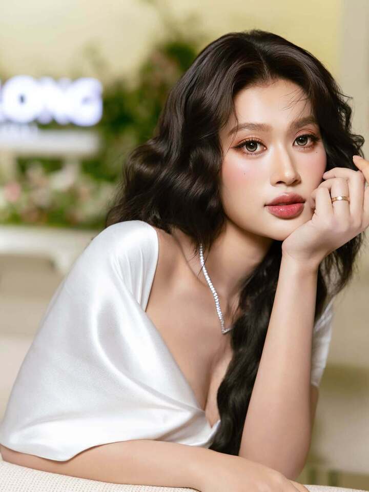 Hoa hậu Thiên Ân: Nữ chính phim dẫn đầu phòng vé, sở hữu nhà riêng ở tuổi 26- Ảnh 4.