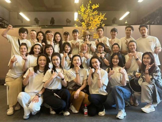 Rủ nhau đi họp lớp sau 20 năm, lớp trưởng vừa nhắn 1 câu, hơn nửa thành viên lập tức thoát nhóm chat - Ảnh 3.