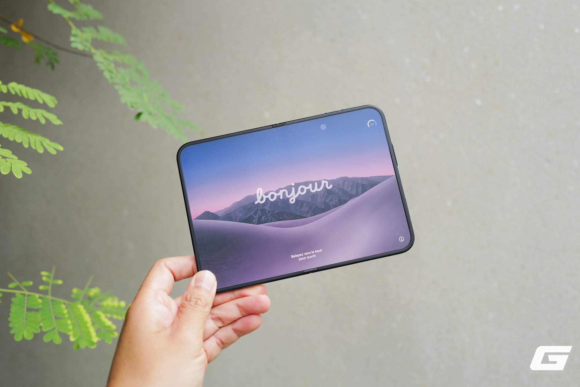 Dùng thử iPhone Duo trước “giờ G”: Tôi từng thấy cái tên Duo khó hiểu, cho đến khoảnh khắc mở máy ra - Ảnh 1.