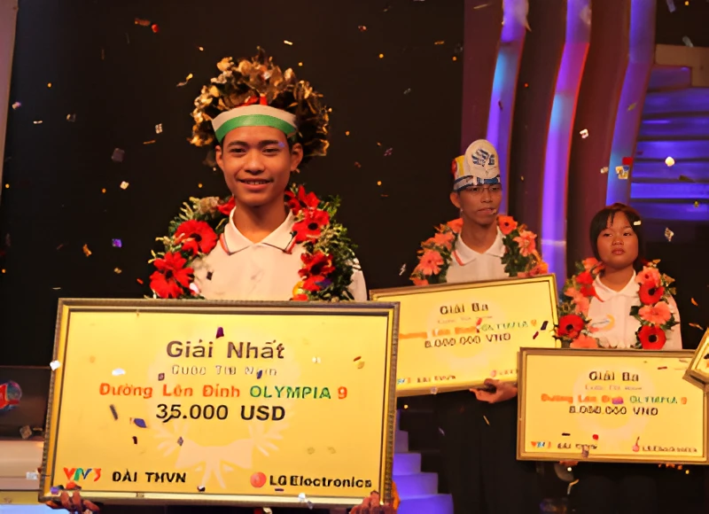 Trận chung kết Đường Lên Đỉnh Olympia duy nhất trong lịch sử có 5 thí sinh- Ảnh 3. Trận chung kết Đường Lên Đỉnh Olympia duy nhất trong lịch sử có 5 thí sinh- Ảnh 3.