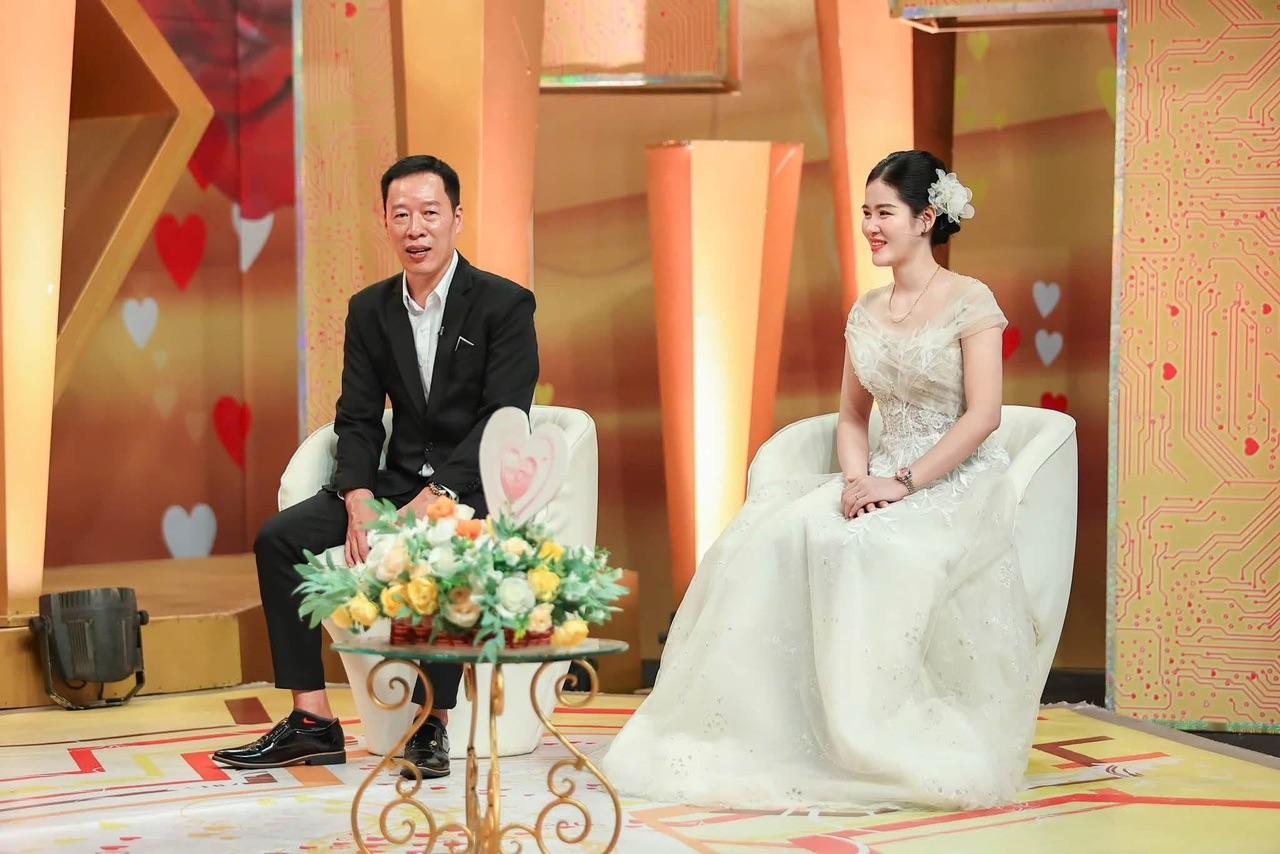 Cô gái xinh đẹp lấy ông chú hơn 24 tuổi, mẹ kế bằng tuổi con chồng, cuộc sống hôn nhân bất ngờ- Ảnh 4.