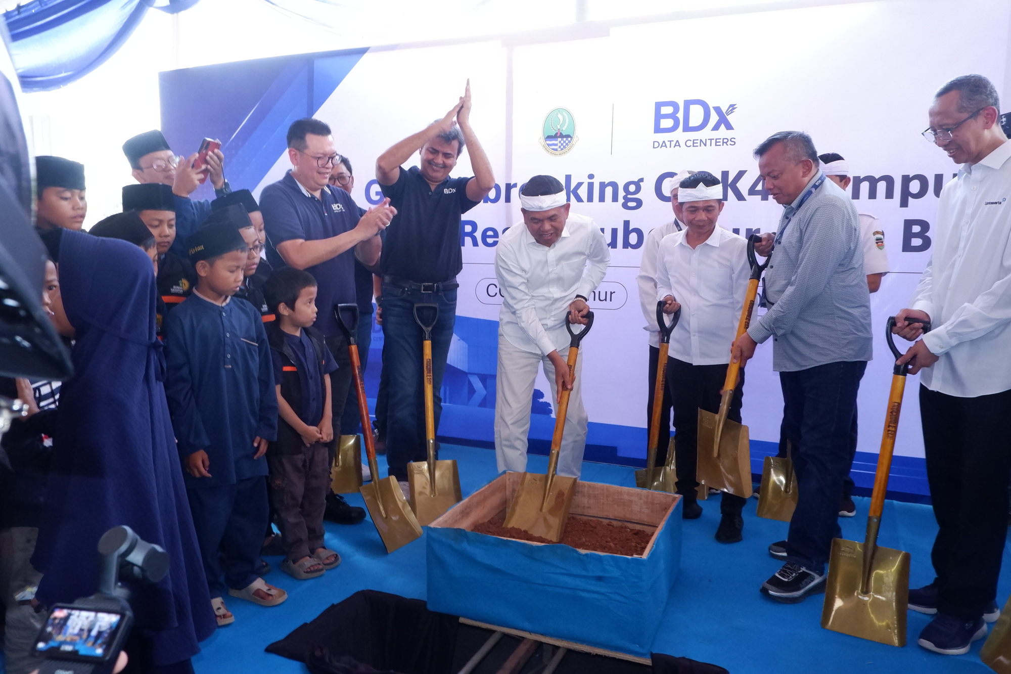 Dừng xây dựng khẩn cấp tổ hợp liên quan đến AI, công suất gấp 21 lần Trung tâm dữ liệu Viettel Hòa Lạc: Vừa khởi công được 8 ngày - Ảnh 2.