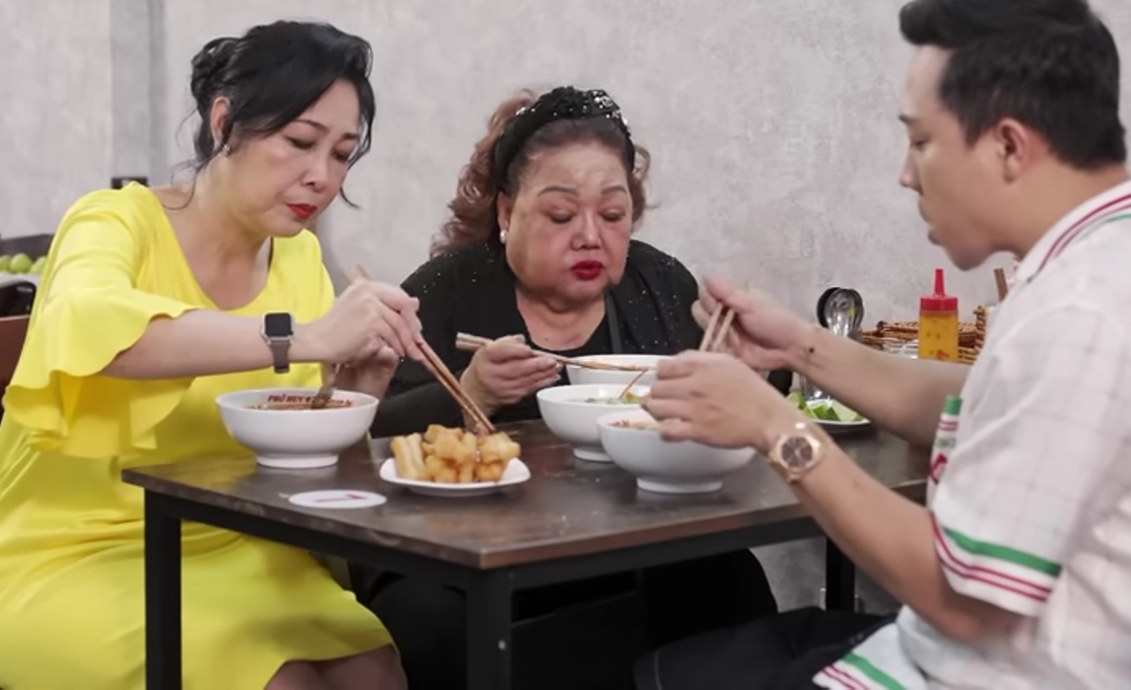 Trấn Thành gặp quán không hợp khẩu vị thì lặng lẽ trả tiền rồi về, không quay cũng không chê một câu- Ảnh 7.