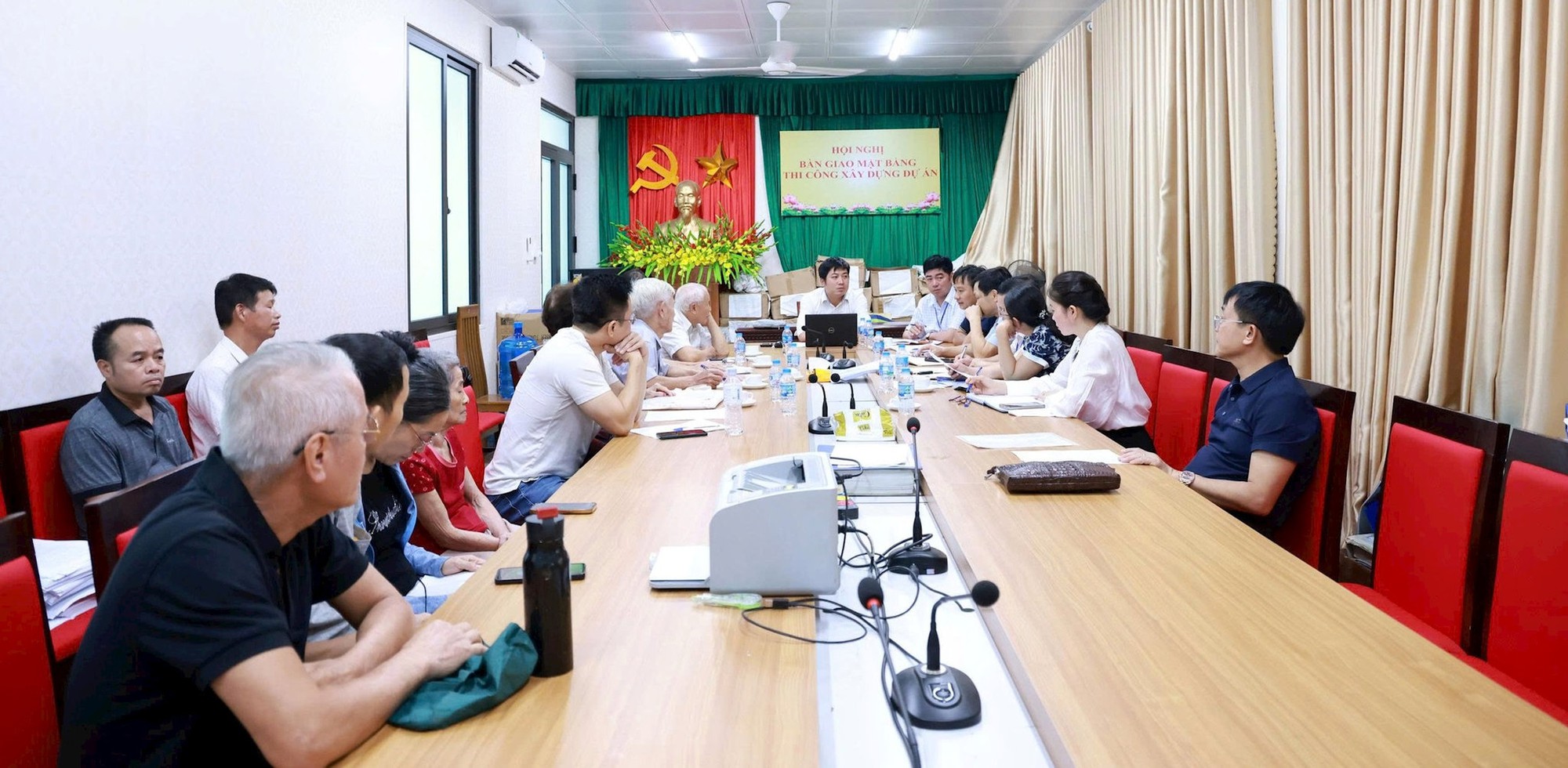 Đối thoại, tháo gỡ vướng mắc giải phóng mặt bằng dự án Khu Công nghệ cao Hòa Lạc- Ảnh 1.