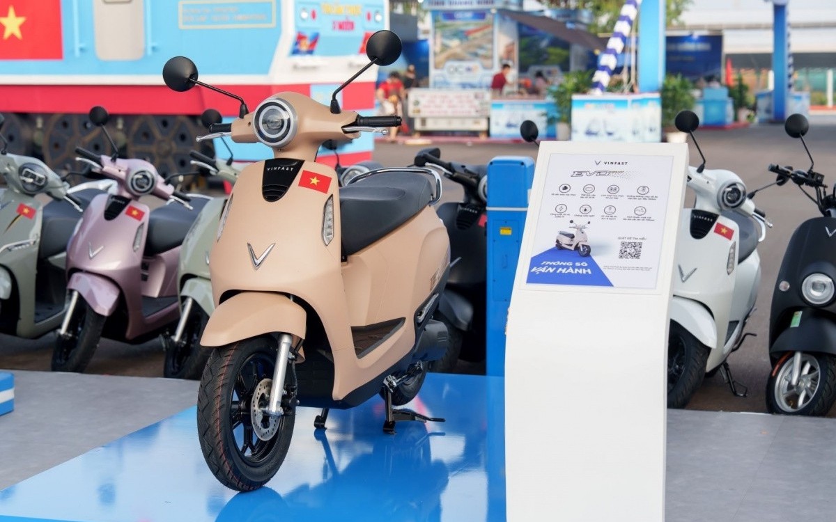  Xe máy điện lấn lướt, xe xăng chỉ còn giữ nhịp?