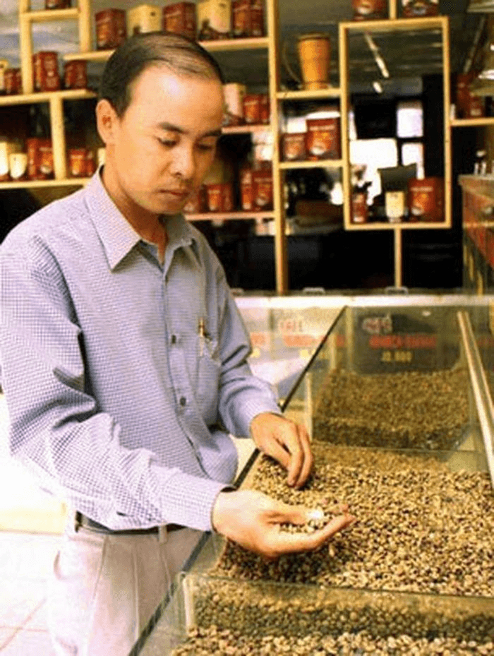 Sinh viên Y khoa mang 100.000 đồng từ Đắk Lắk xuống TP.HCM khởi nghiệp: 30 năm sau thành "vua" trong đế chế nghìn tỷ- Ảnh 2.