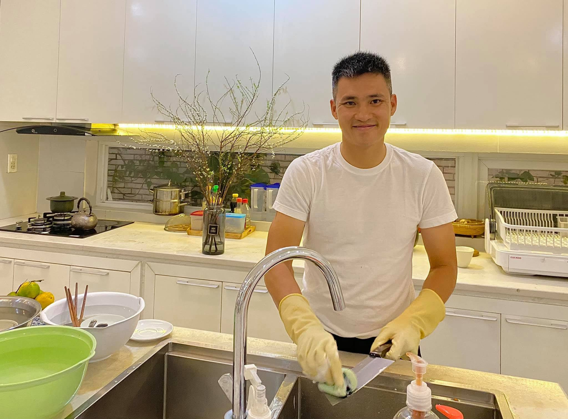 Mâm cơm nhà của Thuỷ Tiên - Công Vinh- Ảnh 15.