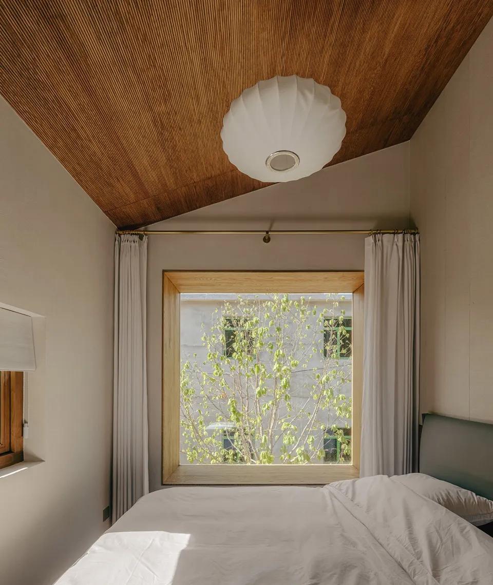 Thuê mảnh đất 130m², ông bố 50 tuổi cải tạo căn nhà 70m² với 15 cửa sổ cho cả đại gia đình ở: Nhìn nhỏ nhưng ai đến cũng tưởng rộng 300m²- Ảnh 15.