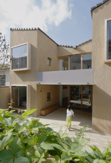 Thuê mảnh đất 130m², ông bố 50 tuổi cải tạo căn nhà 70m² với 15 cửa sổ cho cả đại gia đình ở: Nhìn nhỏ nhưng ai đến cũng tưởng rộng 300m²- Ảnh 6.