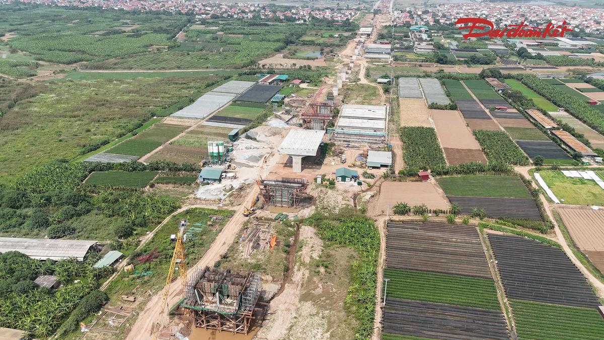 Những phiến dầm đầu tiên xuất hiện tại cầu Hồng Hà gần 10.000 tỷ đồng- Ảnh 25.