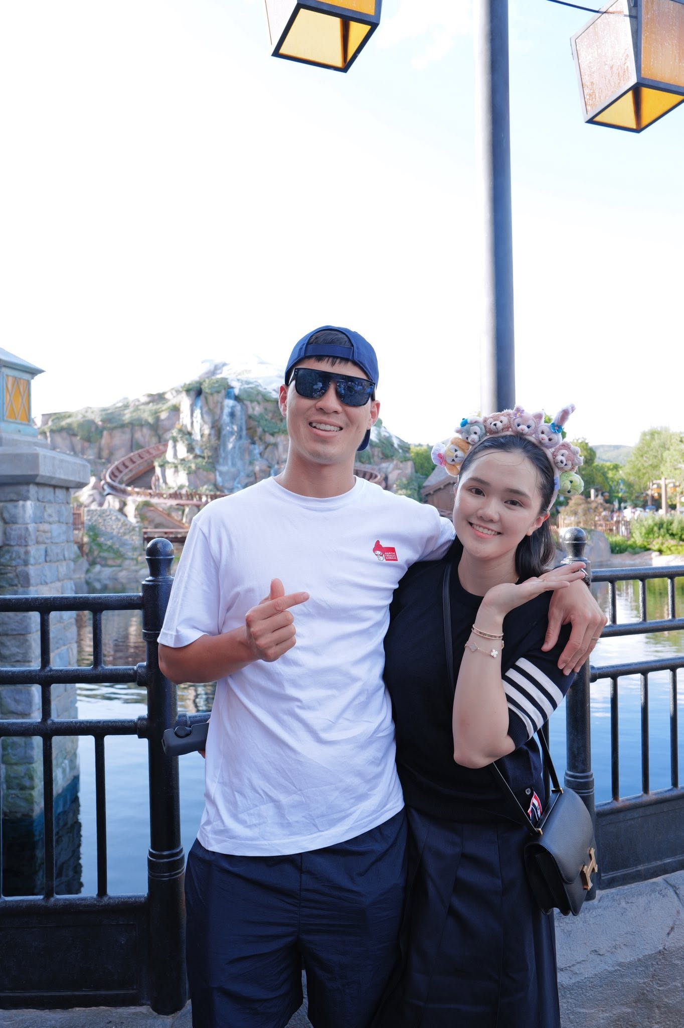 Vợ Duy Mạnh chuẩn "phú bà": Chi 155 triệu mua iPhone Duo, ốp lưng cũng giá "trên trời"- Ảnh 4.