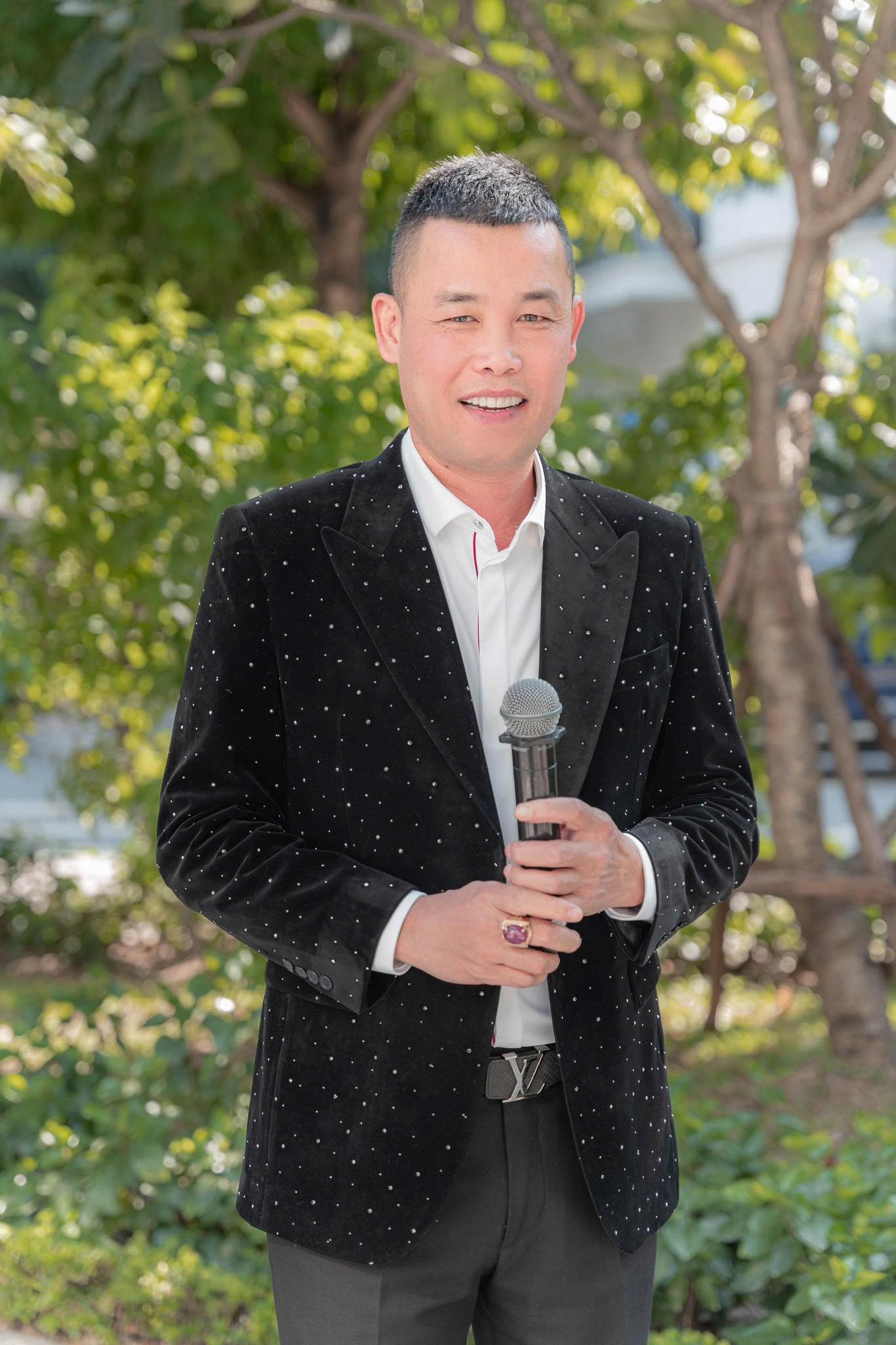 Nghệ sĩ Việt vướng loạt thị phi, thay vợ như thay áo, U50 không mặn mà yêu đương- Ảnh 5.