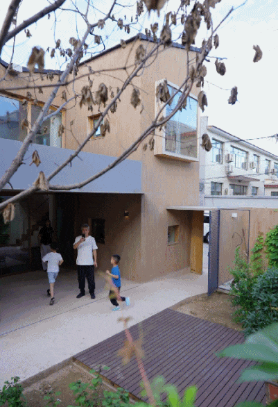 Thuê mảnh đất 130m², ông bố 50 tuổi cải tạo căn nhà 70m² với 15 cửa sổ cho cả đại gia đình ở: Nhìn nhỏ nhưng ai đến cũng tưởng rộng 300m²- Ảnh 3.
