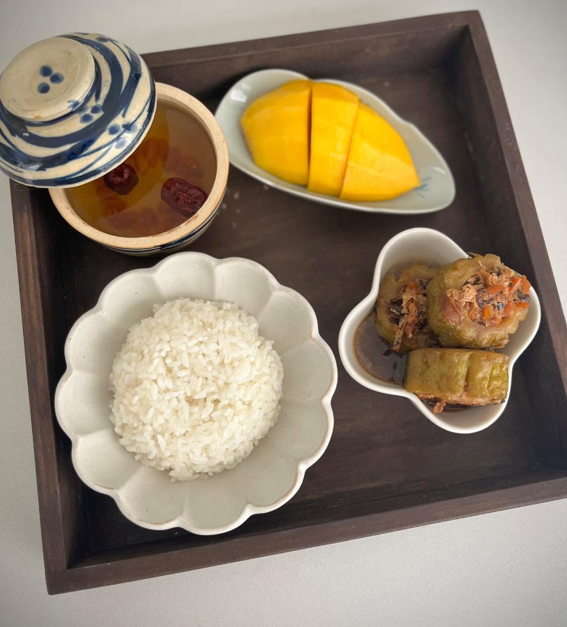 Mâm cơm nhà của Thuỷ Tiên - Công Vinh- Ảnh 9.