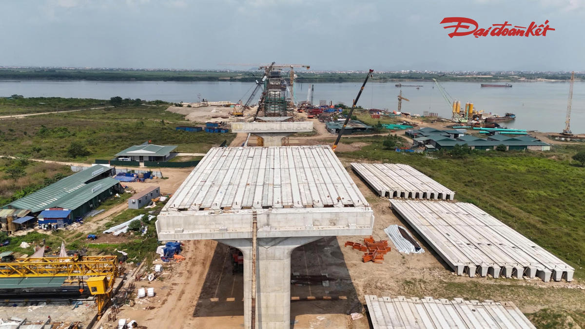 Những phiến dầm đầu tiên xuất hiện tại cầu Hồng Hà gần 10.000 tỷ đồng- Ảnh 12.