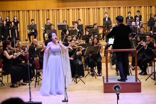 Concert Resonantia: đêm opera đỉnh cao kỷ niệm 70 năm Học viện Âm nhạc Quốc gia Việt Nam- Ảnh 8. Concert Resonantia: đêm opera đỉnh cao kỷ niệm 70 năm Học viện Âm nhạc Quốc gia Việt Nam- Ảnh 8.