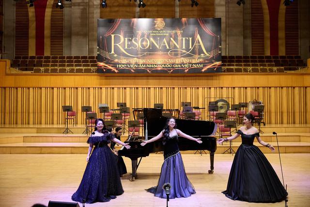 Concert Resonantia: đêm opera đỉnh cao kỷ niệm 70 năm Học viện Âm nhạc Quốc gia Việt Nam- Ảnh 4. Concert Resonantia: đêm opera đỉnh cao kỷ niệm 70 năm Học viện Âm nhạc Quốc gia Việt Nam- Ảnh 4.