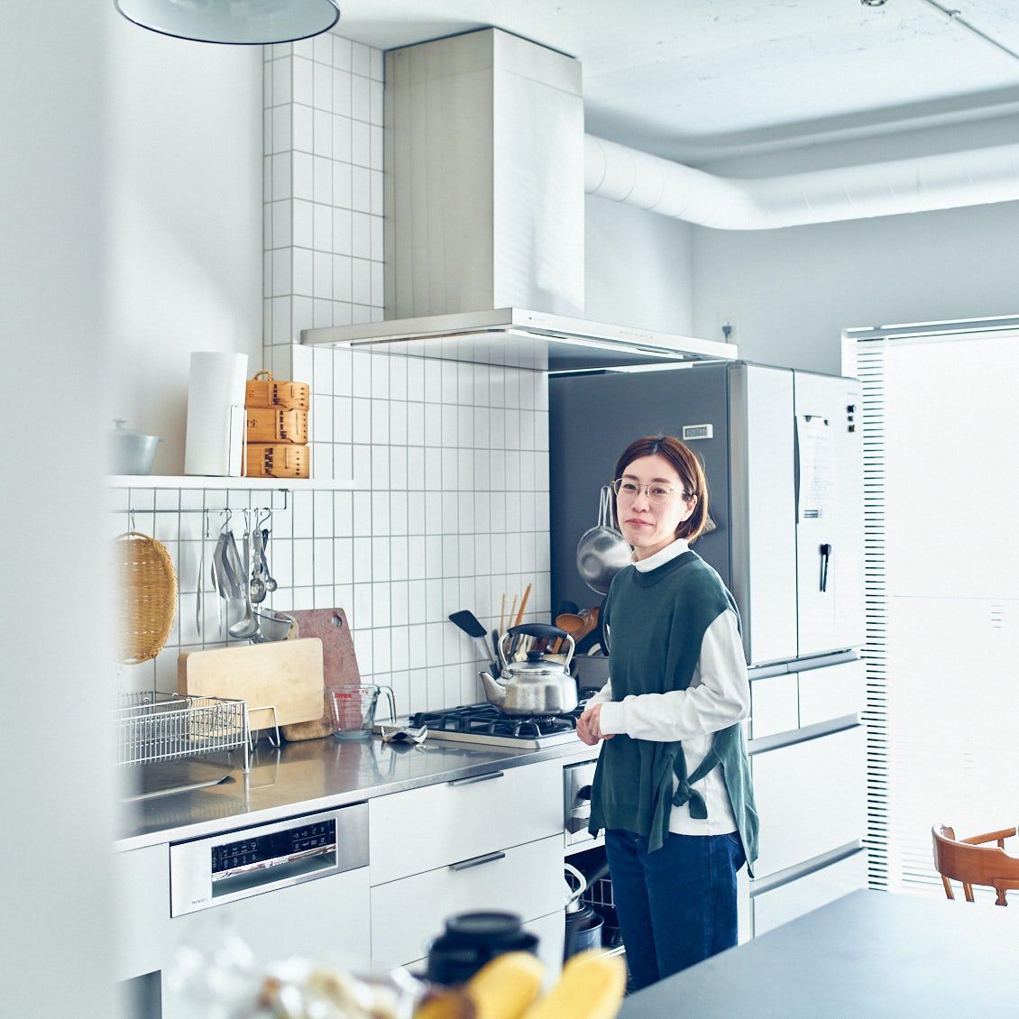 Dọn nhà một lần, tôi mới hiểu vì sao càng mua nhiều càng dễ thấy thiếu: 3 thay đổi giúp tiêu tiền tỉnh táo hơn - Ảnh 2.