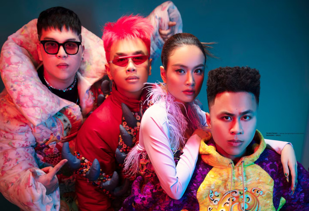 Việt Nam có 1 ca khúc tỷ view "càn quét" mạng xã hội thế giới, được loạt sao đình đám hưởng ứng: Ca sĩ từng là Thủ khoa, sở hữu penthouse 400m² ở TP.HCM - Ảnh 1.