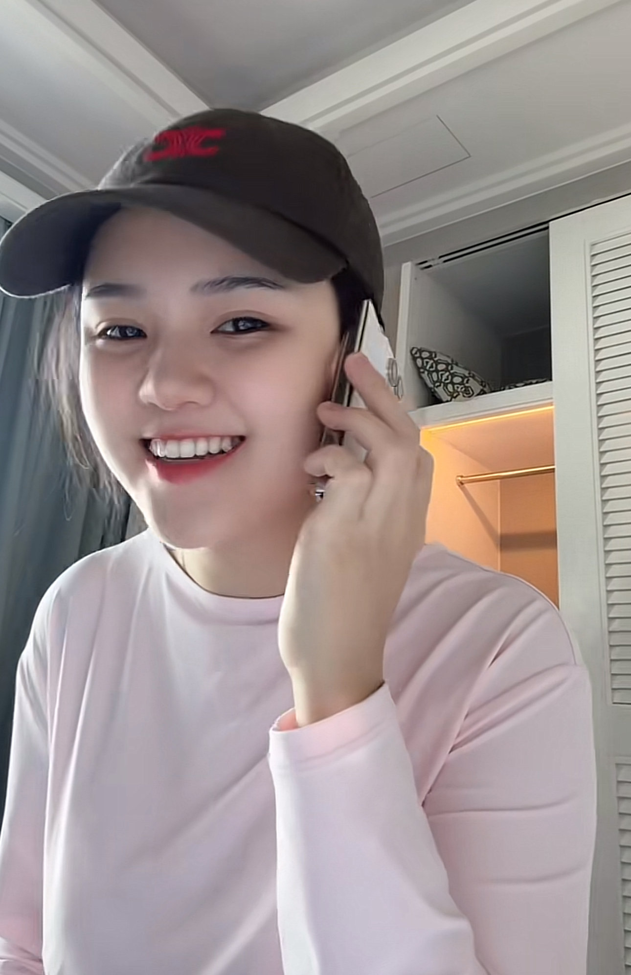 Vợ Duy Mạnh chuẩn "phú bà": Chi 155 triệu mua iPhone Duo, ốp lưng cũng giá "trên trời"- Ảnh 2.