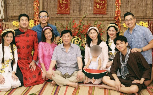 Việt Nam có gia đình tỷ phú với 8 người con, cha từng là thanh tra tài chính, con út SN 1999 nay đã là Phó tổng giám đốc: Làm dịch vụ sân bay vừa lãi hơn 539 tỷ đồng sau 9 tháng